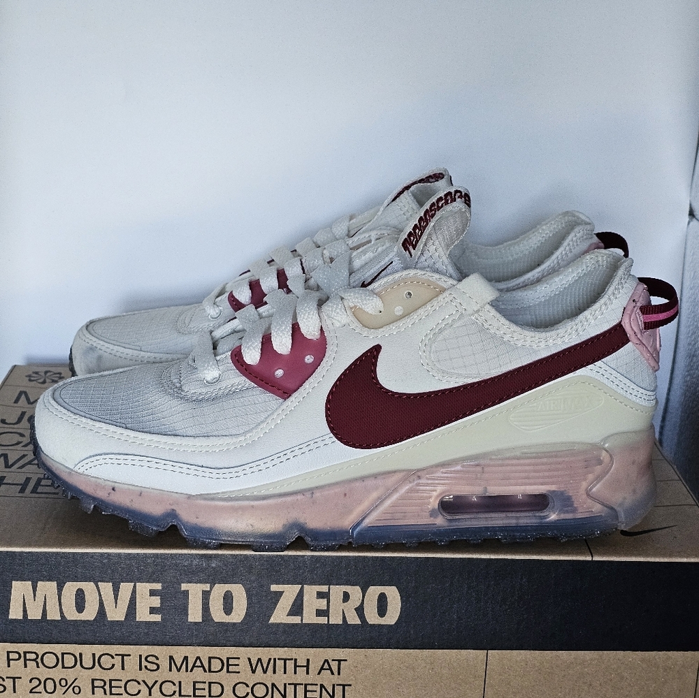 WMNS Air Max Terrascape 90 Summit White/Pomegranate DC9450-100